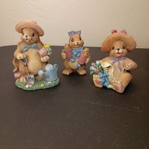 VTG Set Of 3 Merwyns 1998 Bunny Figurines Hats & Garden Decor Collectibles